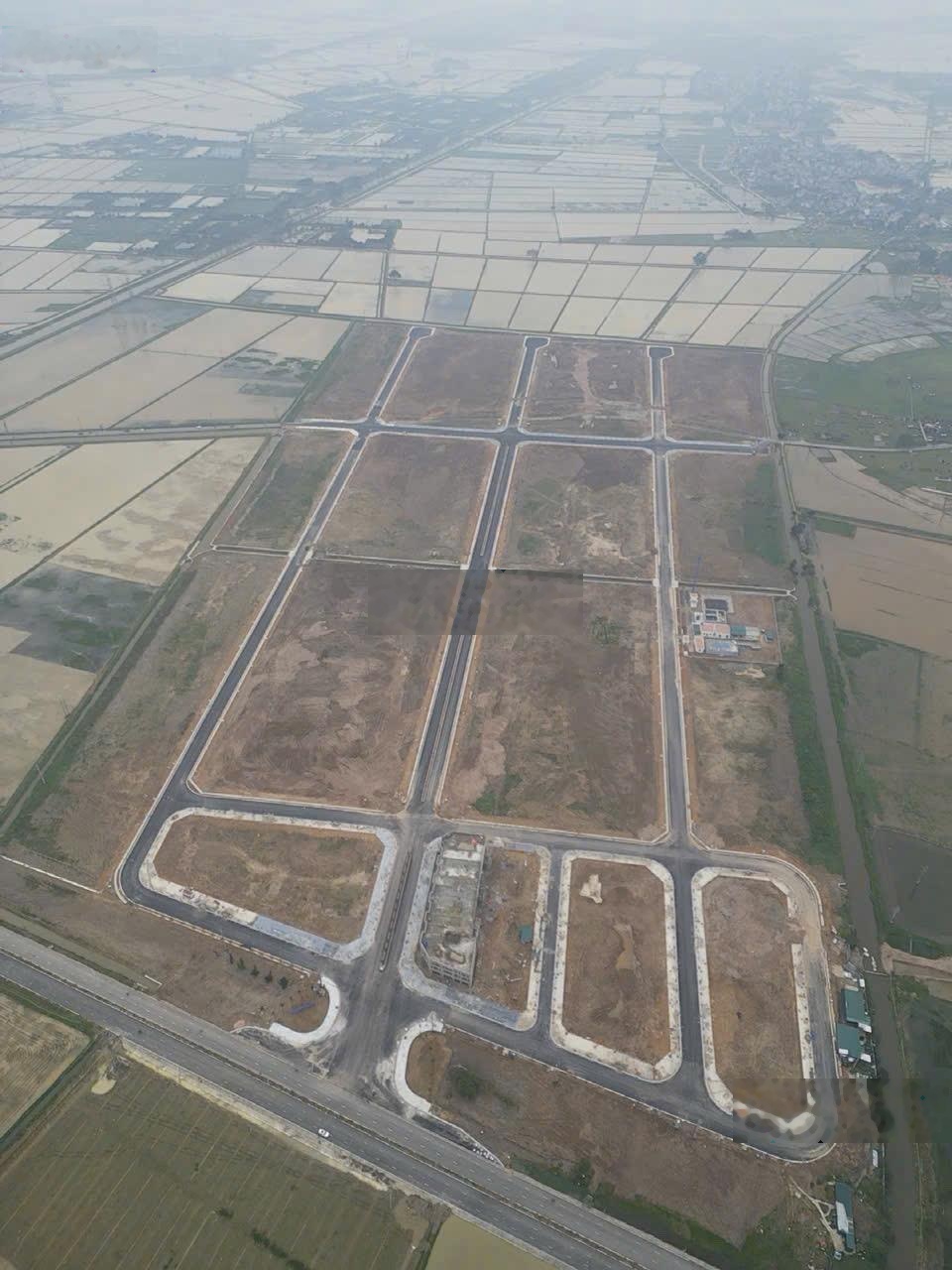 Chính chủ bán lô nhà xưởng 2500m2, mặt tiền 40m, giá cực tốt