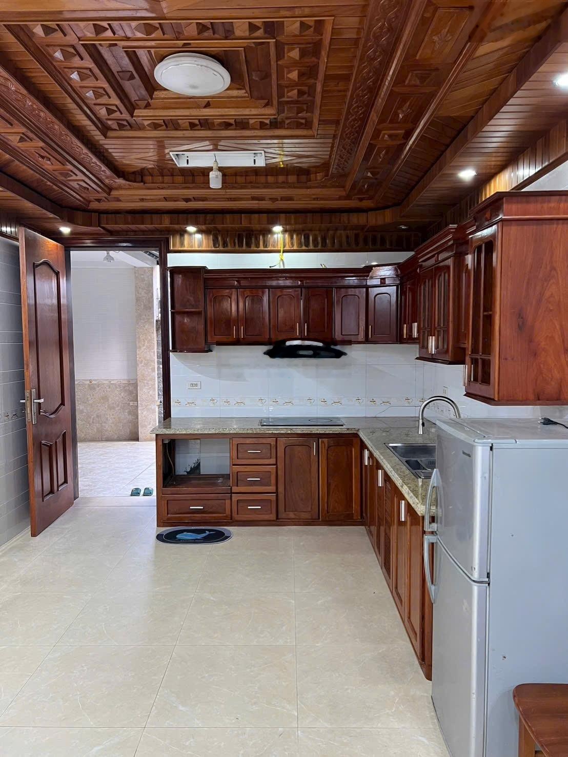 Bán biệt thự sân vườn 5 tầng Văn Đức Giai