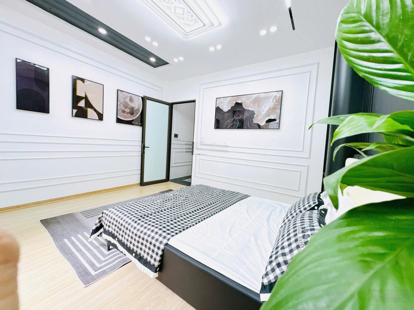 Có 1 0 2! Lô góc Ngọc Khánh, nhà đẹp ở luôn, ôtô đỗ cổng, 20m ra phố, tặng nội thất, 42m*5T