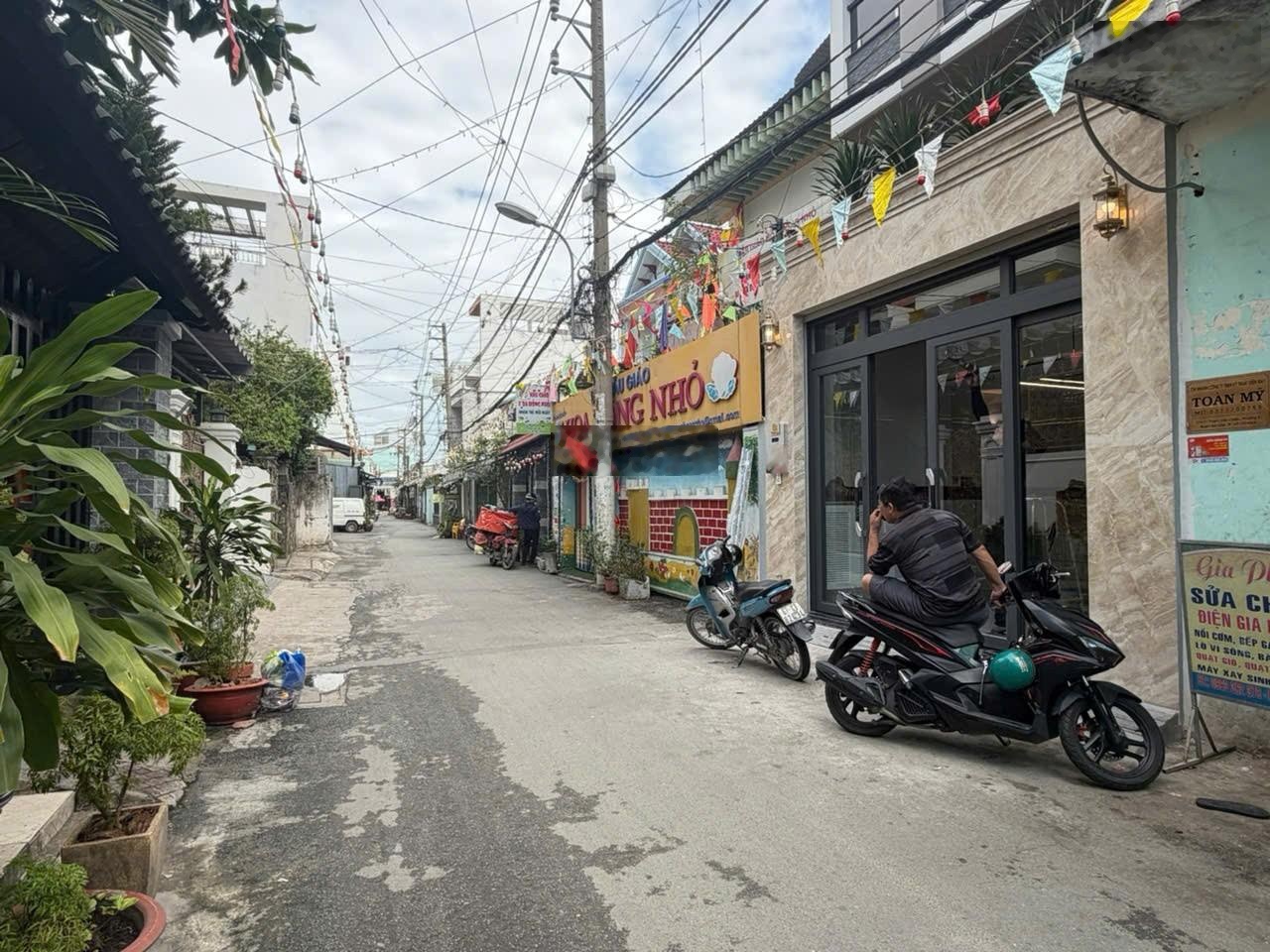Bán nhà 1 sẹc Phạm Văn Chiêu P Thông Tây Hội, DT 4x25m (100m2). Giá 8,8 tỷ