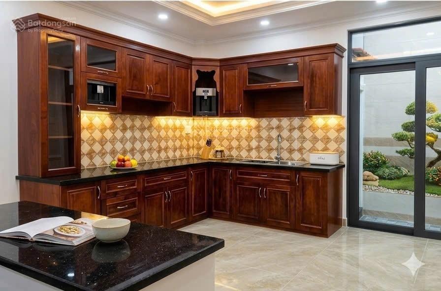 Bán nhà riêng tại Quốc Lộ 13, 8,9 tỷ, 60m2, 5 tầng view đẹp, pháp lý đầy đủ gần Vạn Phúc CiTy