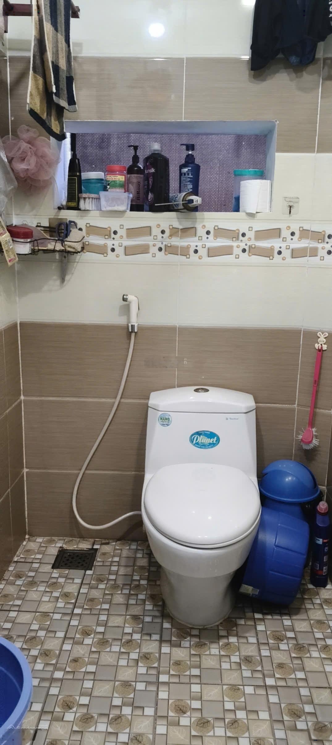 Đường 4 Tam Phú DT 136m2 ngang 5 nhà trệt lửng HC. Có 3 phòng. 1, phong dưới giá 7tỷ hướng đông nam