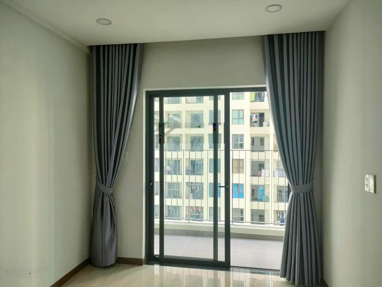 Cho thuê căn 2PN, Bcons Plaza, nhà trống có rèm, 6 triệu, cọc 1 tháng