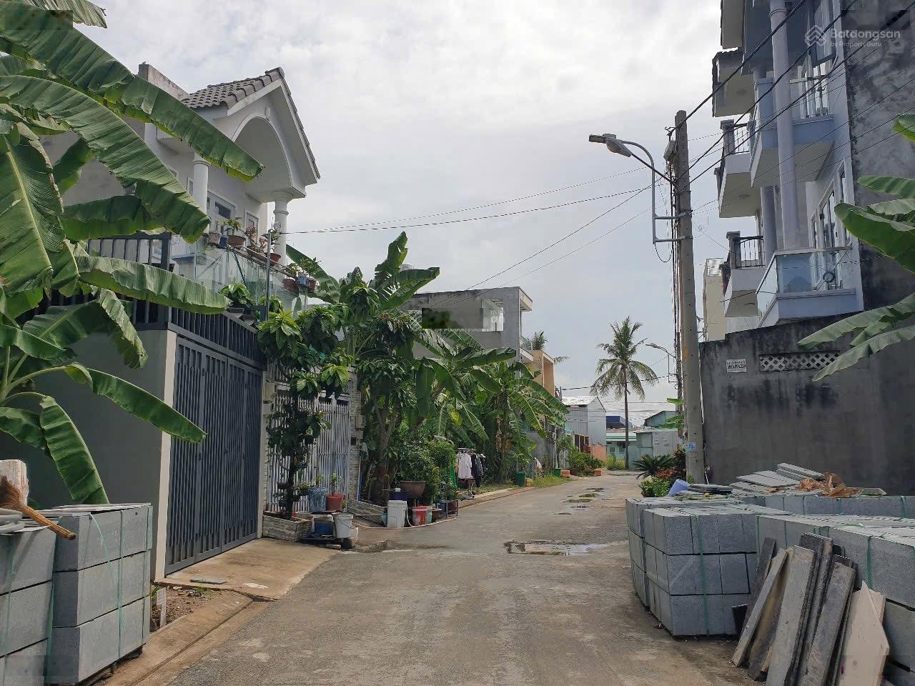 3 tỷ 6 52,4m gần ubnd phường long trường, 2 đường thông hiếm! liên hệ: 0972383237