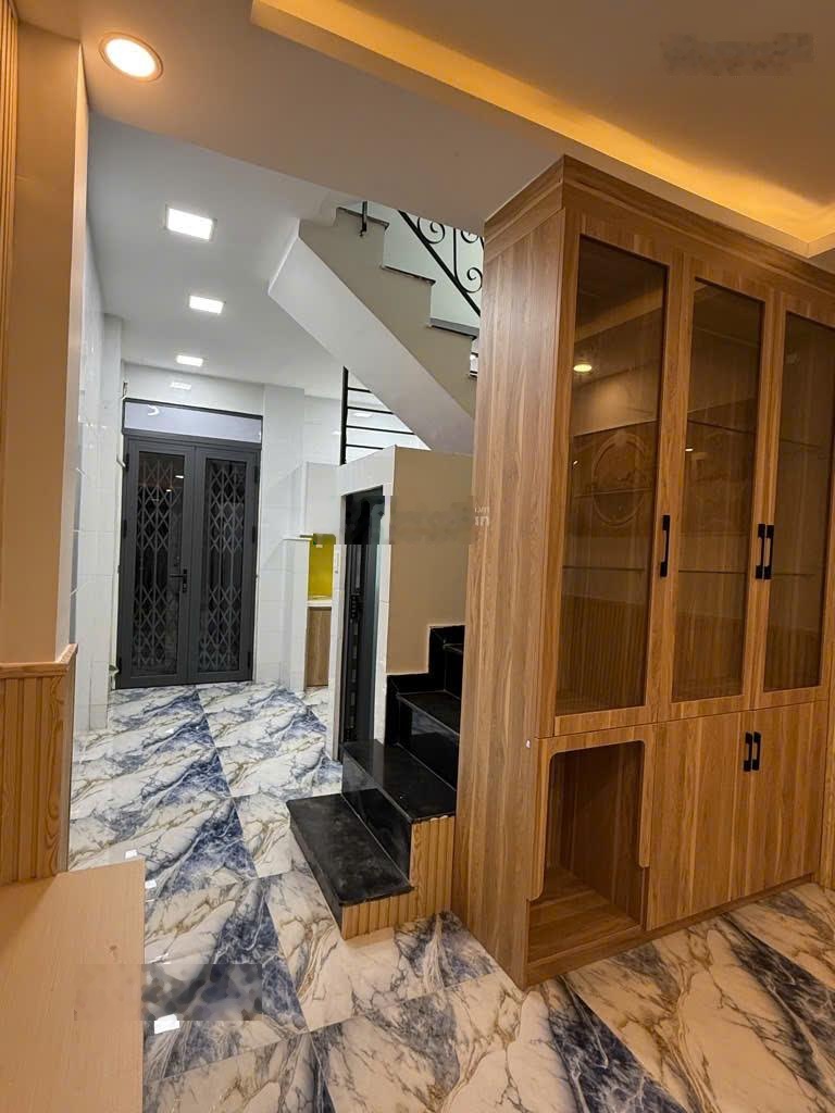 Bán nhà mới tại Dương Bá Trạc, 4,5m x 12m, 4PN + 3WC, không gian rộng phù hợp gia đình lớn.