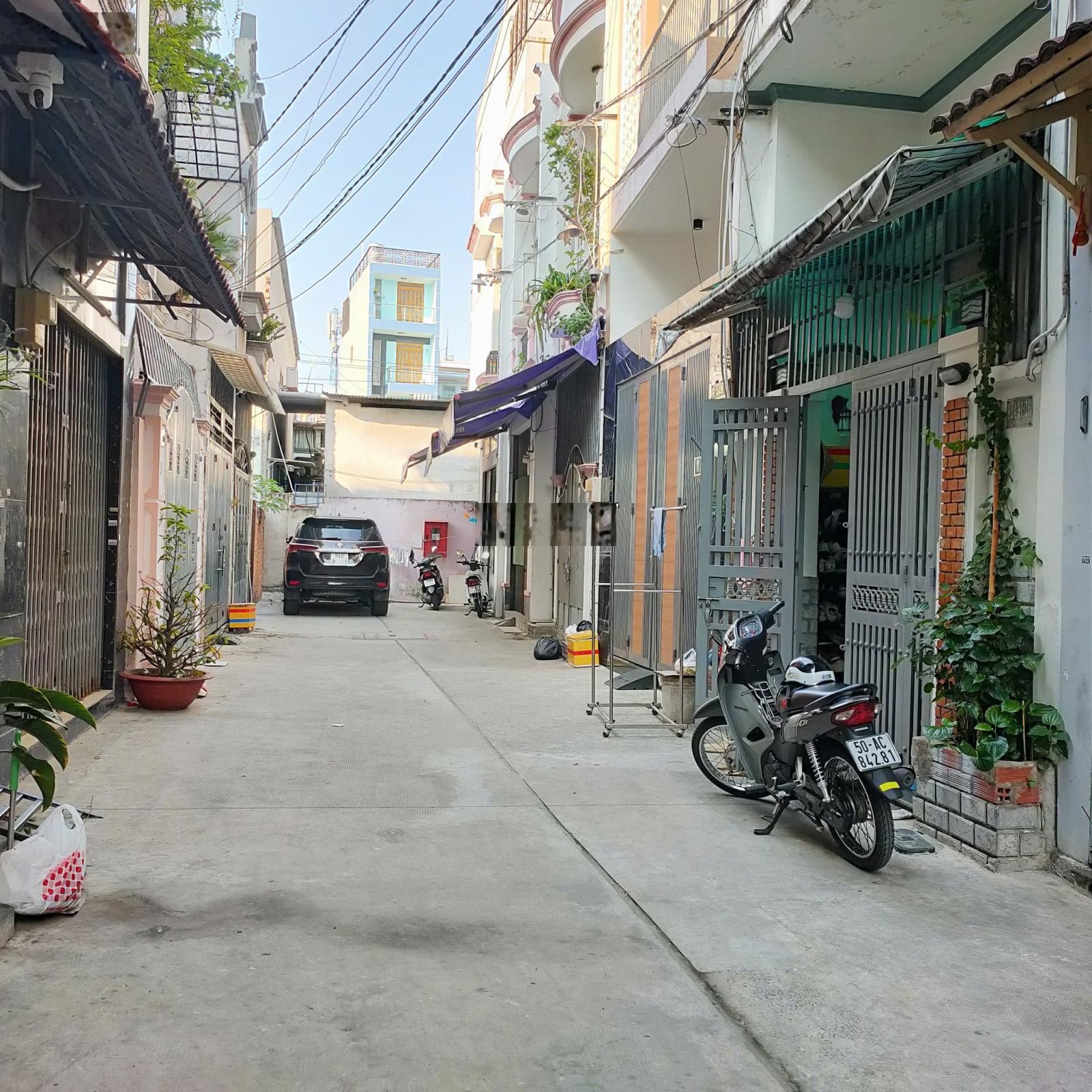 Bán gấp nhà 4 tầng tân bình xe hơi đỗ cửa sổ hoàn công đủ