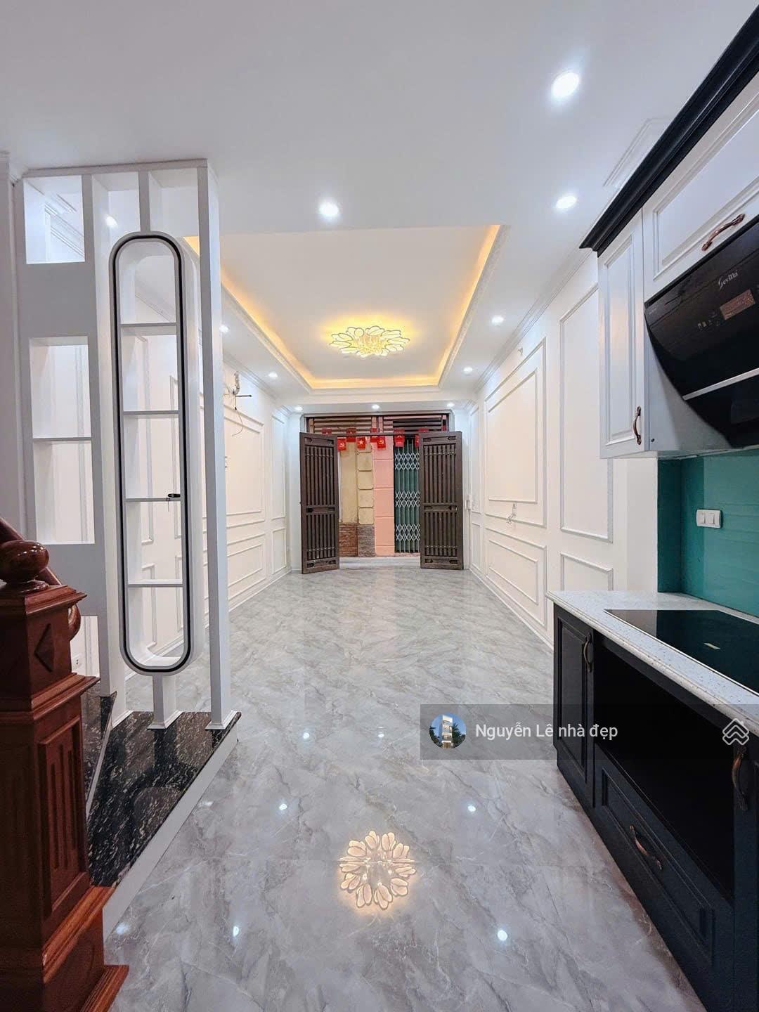 Trung tâm hai bà trưng nhà lò đúc 30m, 5 tầng, mt 3.33m, 8.5 tỷ