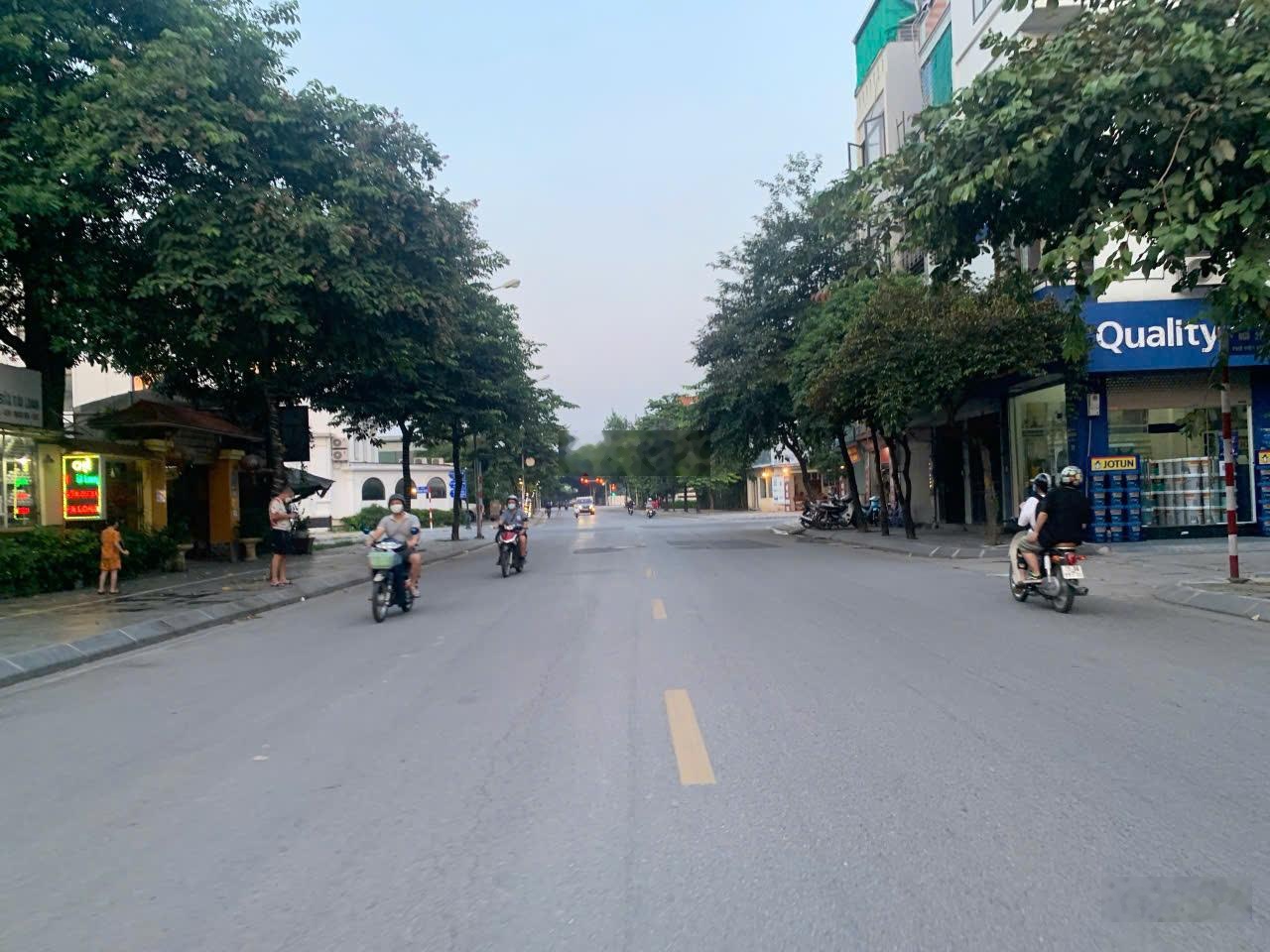Nhà đẹp 66m2 việt hưng - oto tránh - cách 1 nhà ra phố việt hưng. gaza oto 7 chỗ