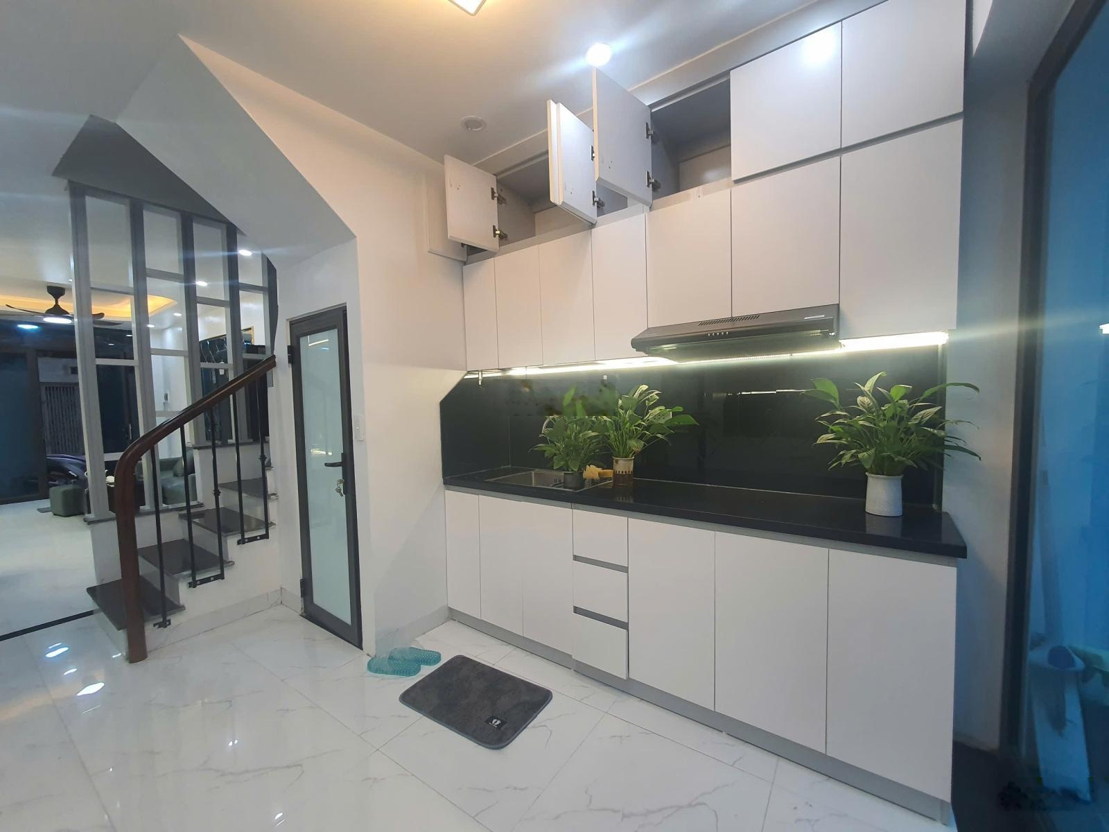 Chưa đến 8 tỷ - nhà đẹp đống đa! 5 phòng ngủ