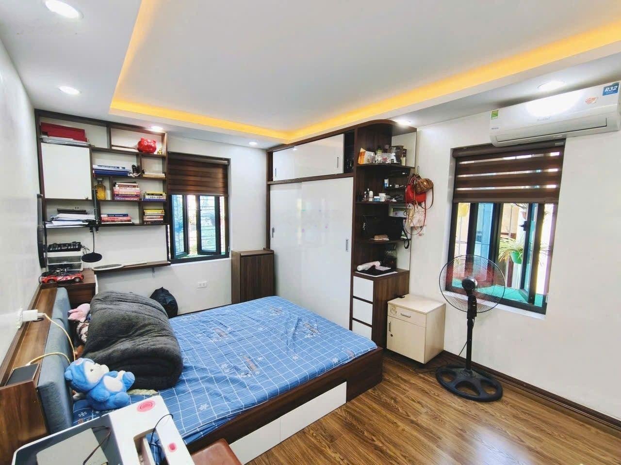 Bán căn hộ tập thể Doãn Kế Thiện, 5 tỷ VND, 75m2, 3PN, 2WC, chính chủ, hot