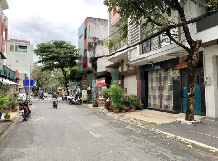 Mặt tiền đường nguyễn bá tòng ( 4,2x16m) nở hậu 4,7m. cấp 4. giá 10,5 tỷ