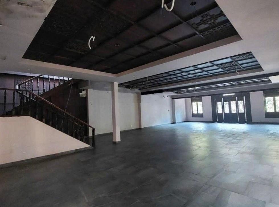 Cho thuê nhà MT 16 TRẦN CAO VĂN, Đakao Q1 (12*35m - 420m2) trệt lầu st Giá tốt