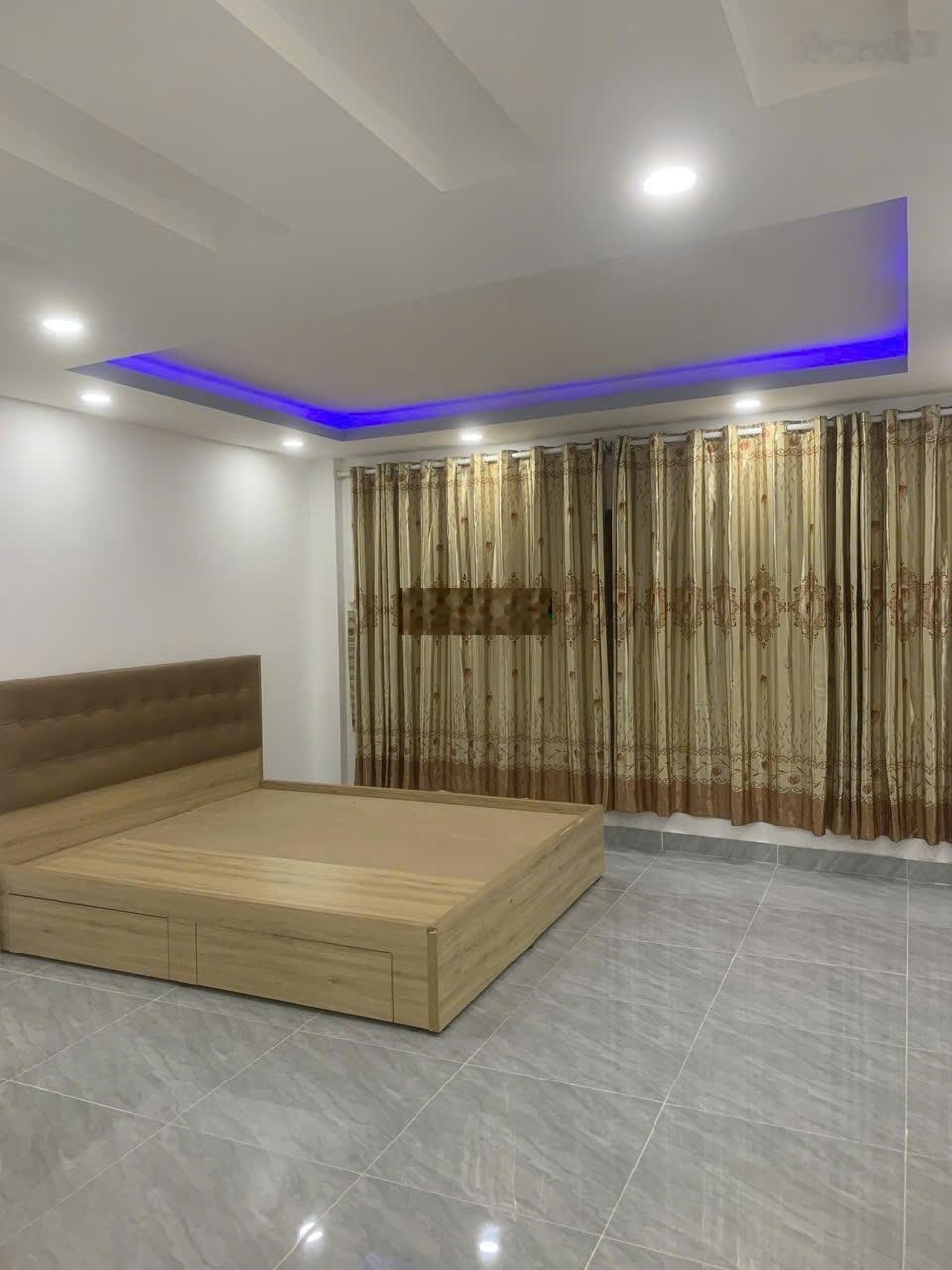 Nhà ở ngay! Cần tiền bán nhà Dương Quảng Hàm, Gò Vấp- 5 tầng- (4.5x10) 43m2, chỉ 7.9 tỷ TL