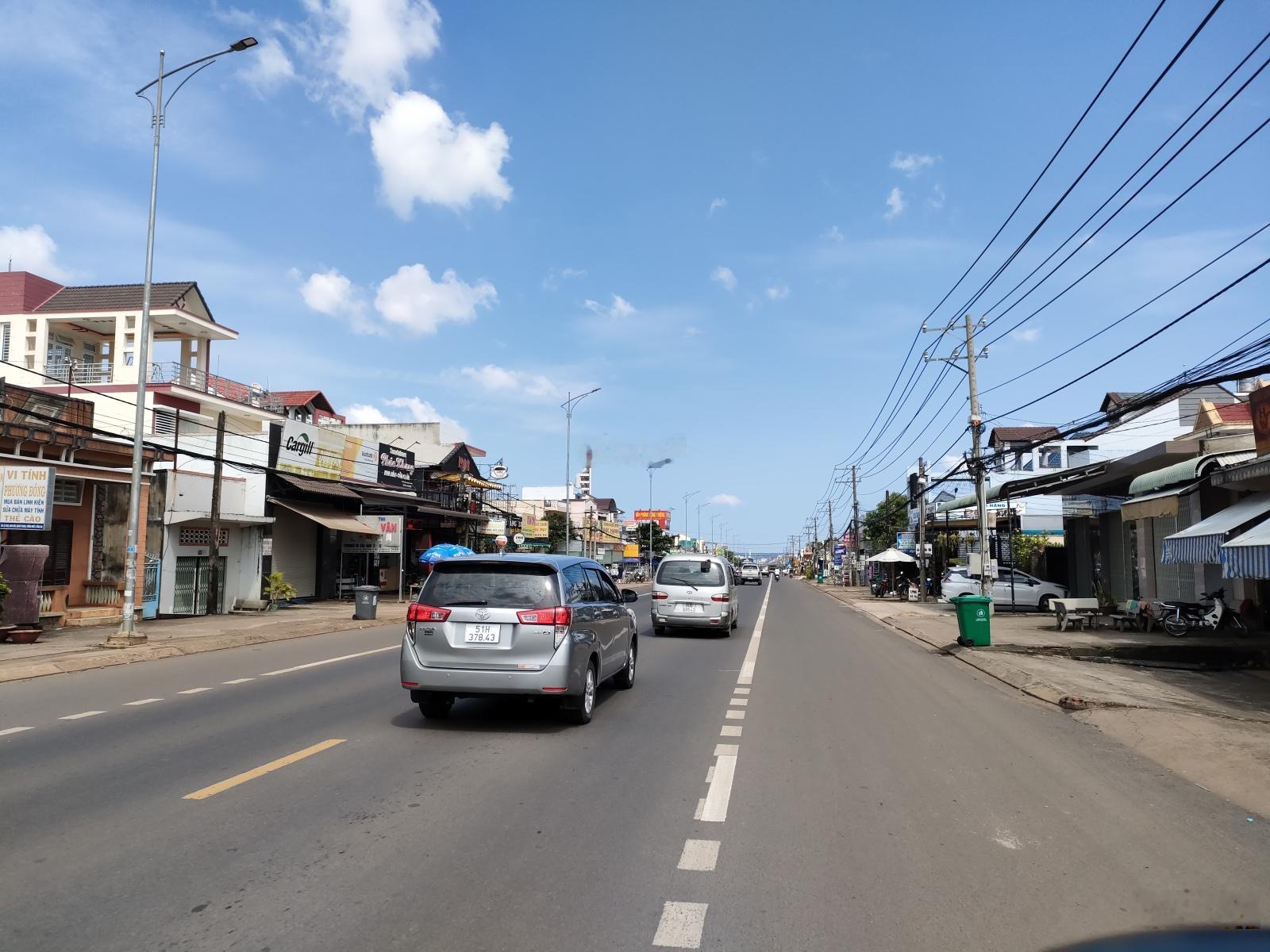 Bán gấp đất ngay trung tâm xã Định Quán, gần QL20, đường ô tô, sổ hồng riêng, gần chợ & trường học