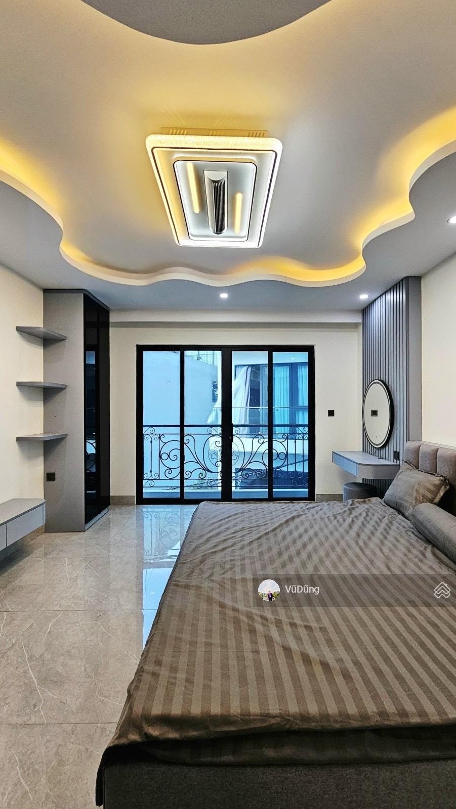 Bán nhà lõi bồ đề- long biên: dt 66m2, 7 tầng, mt 4m, ô tô tránh - trung tâm long biên - 7 tầng