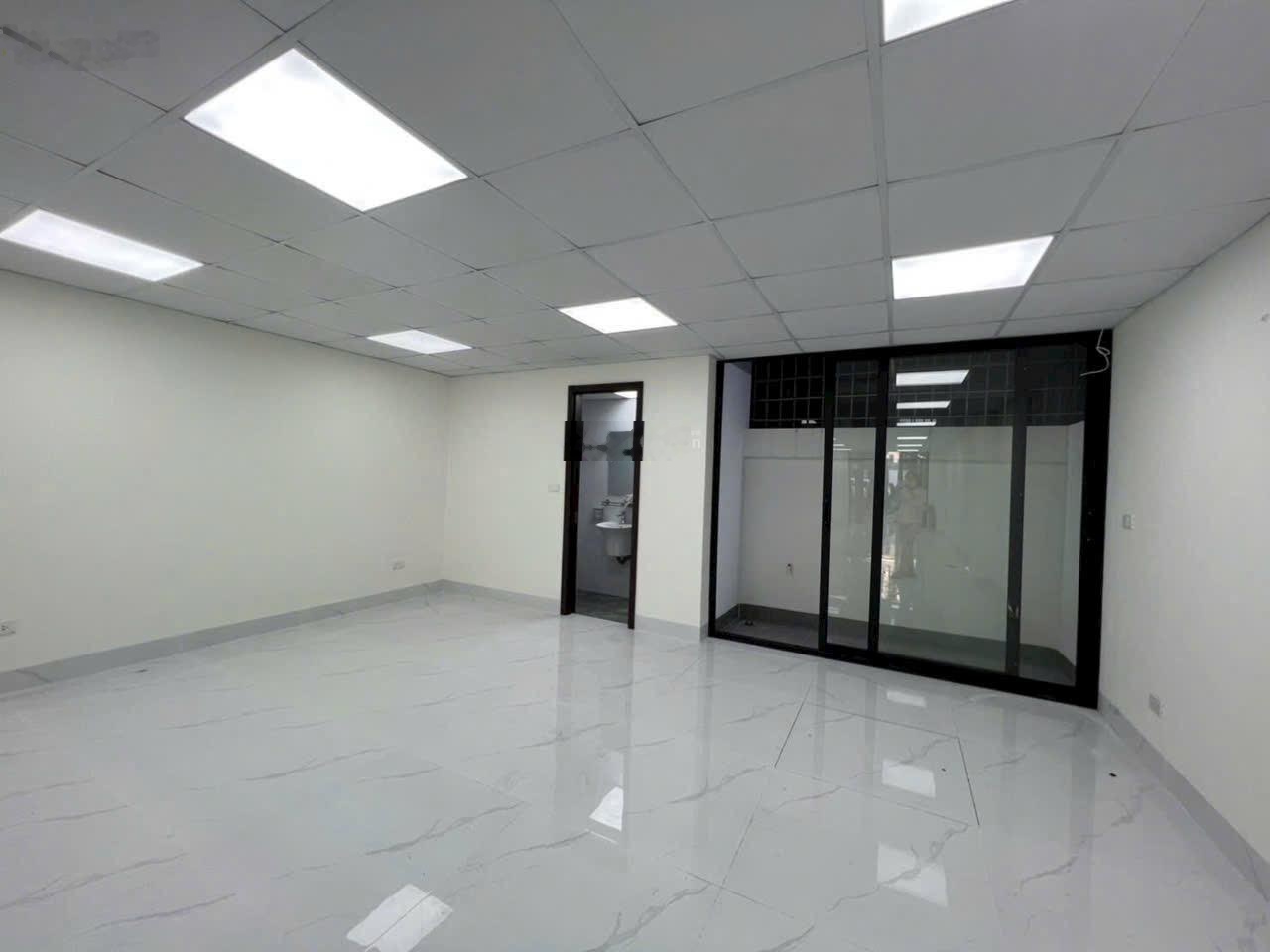 Cho thuê nhà 120m2 x 4 tầng, giáp Vin Smart City, 25tr. 0888516777