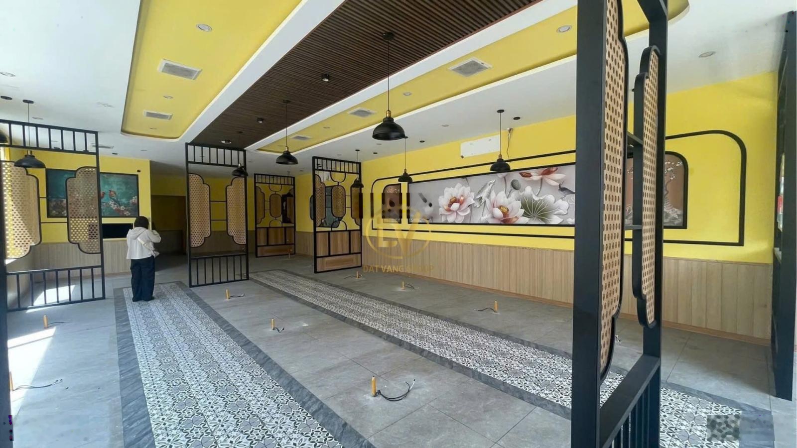 Cho thuê mặt bằng lô góc 2 mặt tiền siêu đẹp, đường rộng tại đường Hồ Nghinh