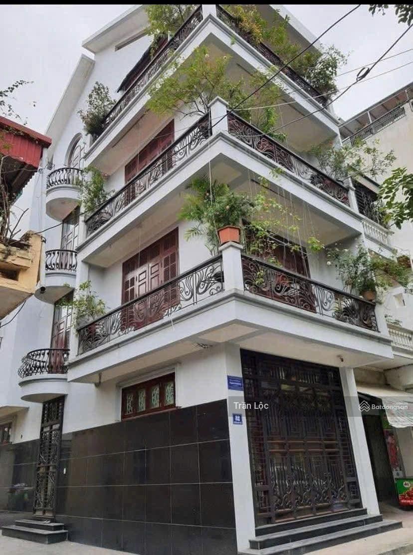 Chính chủ cần bán nhà 5 tầng lô góc 2 mặt tiền mặt phố Đê La Thành, Đống Đa, Hà Nội.