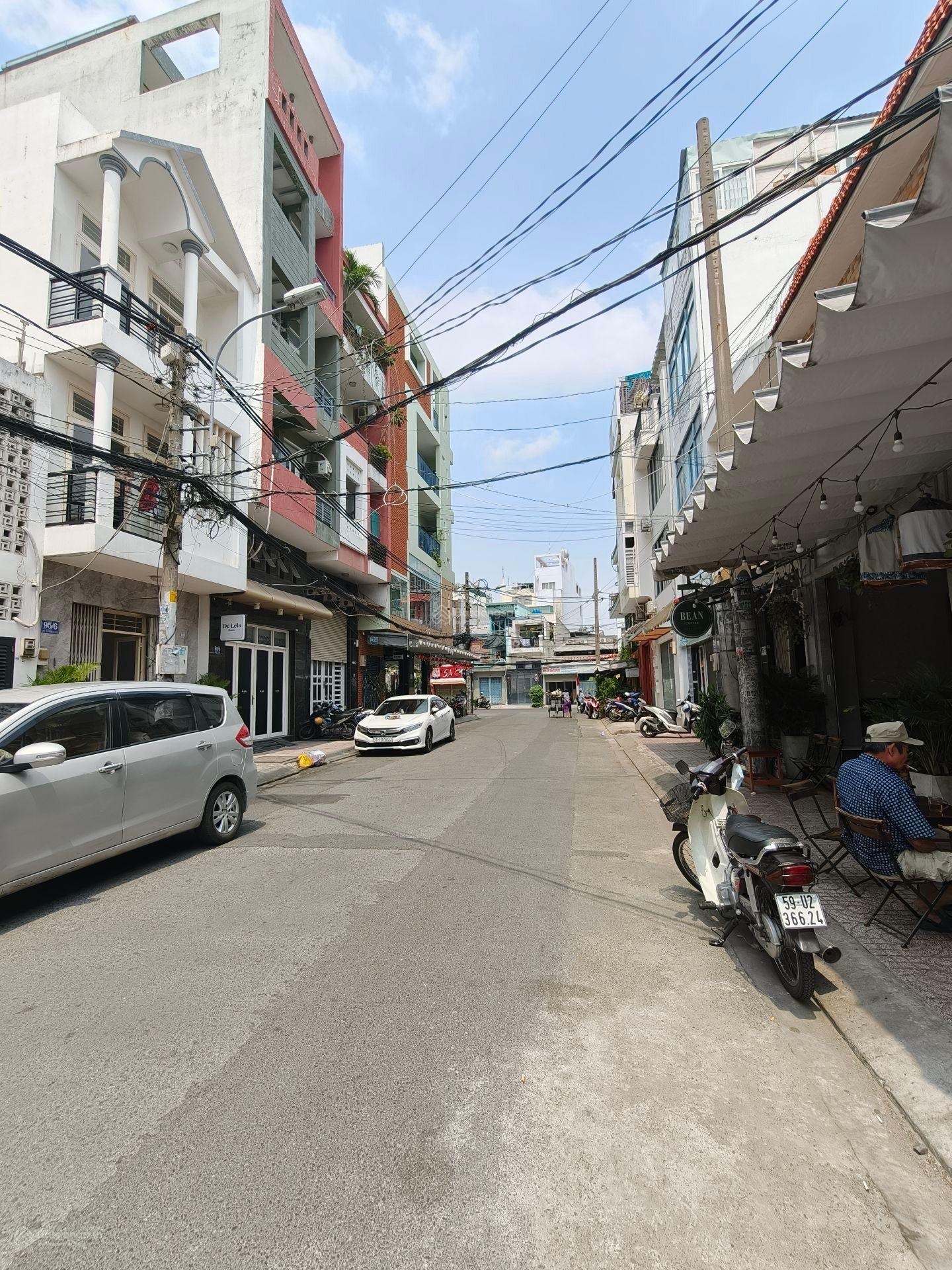 Hẻm xe hơi Tân Sơn Nhì nhà đẹp ở ngay