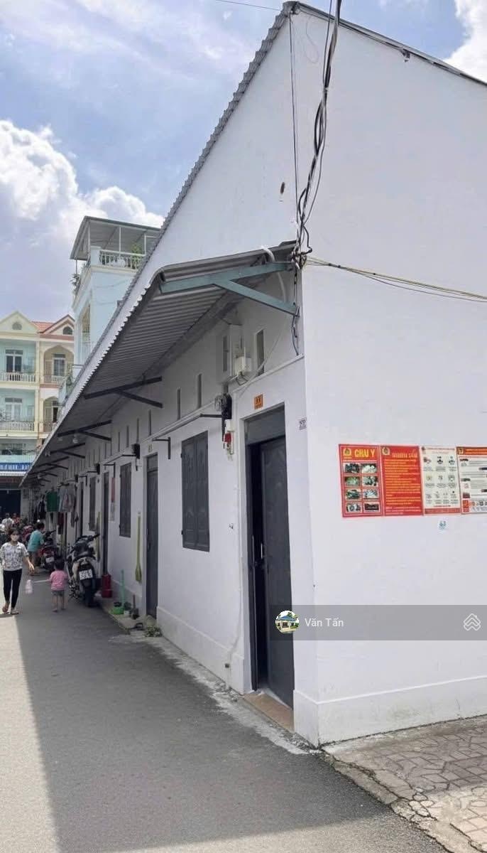 Bán nhà trọ 13p giá 1 tỷ 4/320m2 ở Long Hiệp, Bến Lức, kế KCN Vĩnh Lộc, đã full phòng. SHR