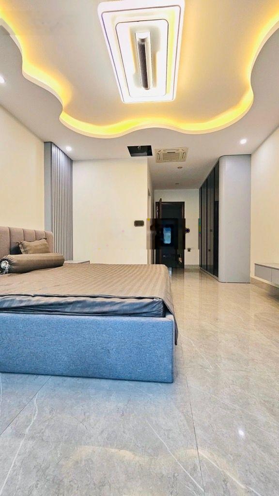Siêu phẩm Kim Đồng - Giáp Bát - 7 tầng thang máy - ngõ thông kinh doanh - ô tô tránh - vỉa hè