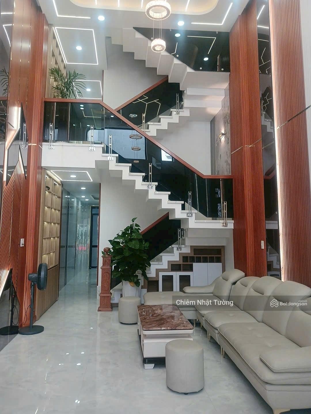 Nhà bán khu phân lô hẻm 8m, 5 tầng Thang máy 450kg, 4m x 15m,( 60m2) giáp lê văn Quới