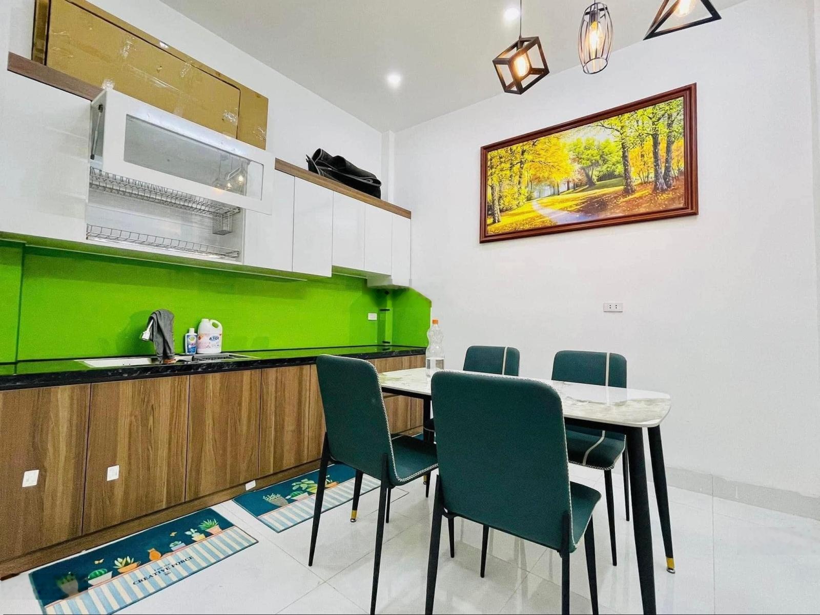 Tam Trinh - Hoàng Mai, 100 m ra phố, sổ vuông đẹp, giá hơn 7 tỷ. Nhà đẹp, nội thất xịn xò