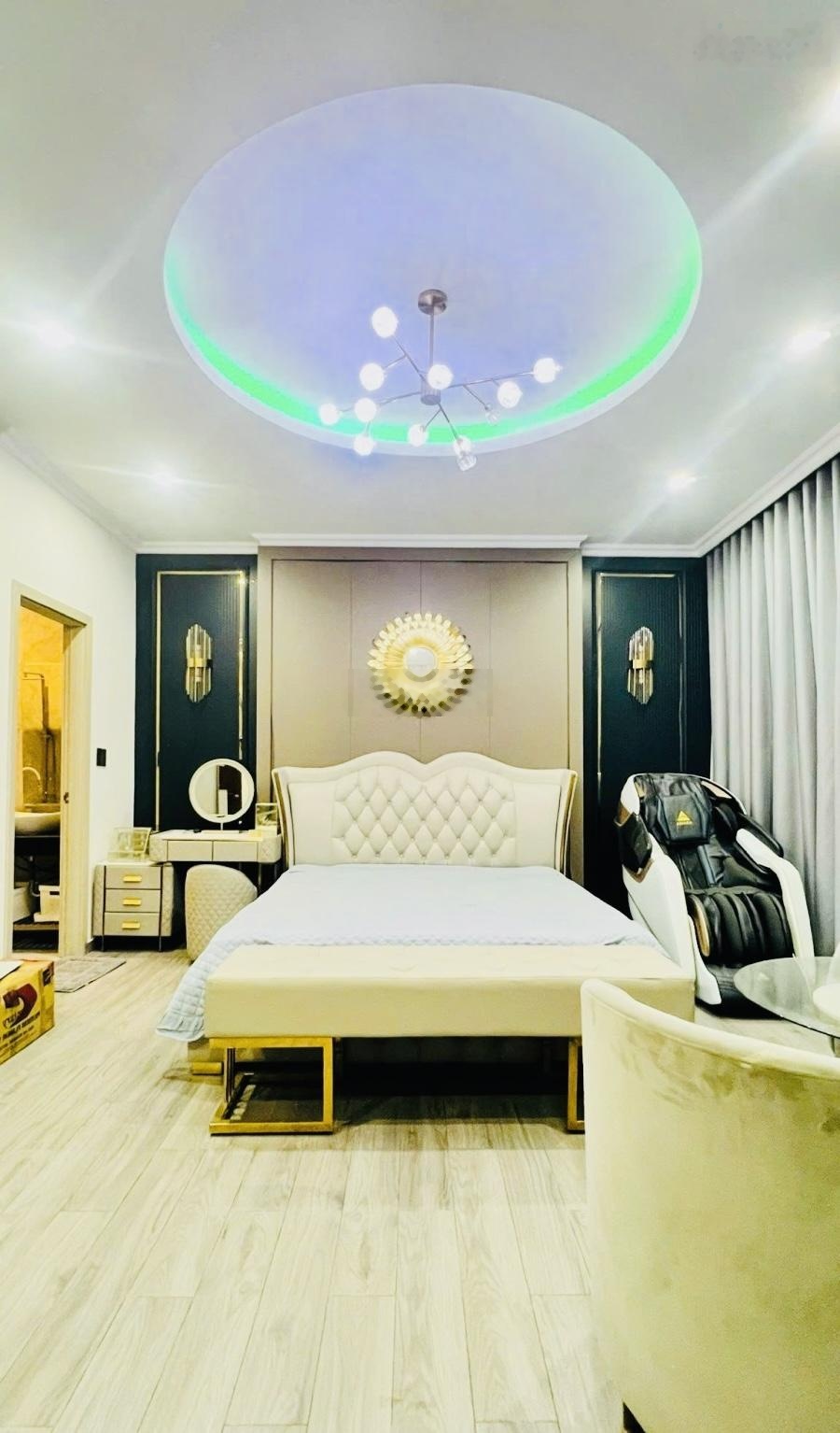 Biệt thự mini Nguyễn Cửu Vân, vị trí đẹp, giá tốt, gần 100m2, 4 PN, hồ bơi, karaoke 15.5 tỷ TL