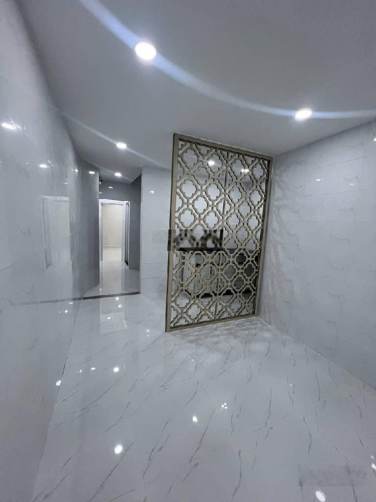 Quận 10 - nhà 2 lầu DT 42m2 gần BV Nhi Đồng, giá 5,1 tỷ vị trí đẹp, gần Nguyễn Duy Dương