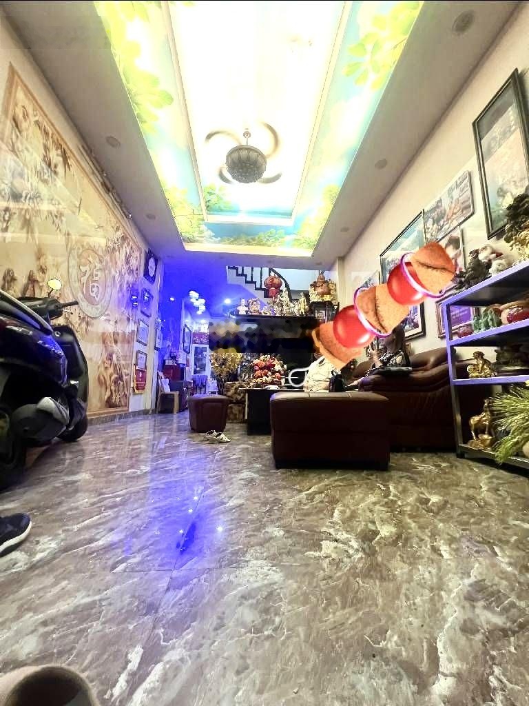 Bán nhà Đội Cấn, dt50m, dân xây, gần phố, gần ô tô, 15 tỷ.