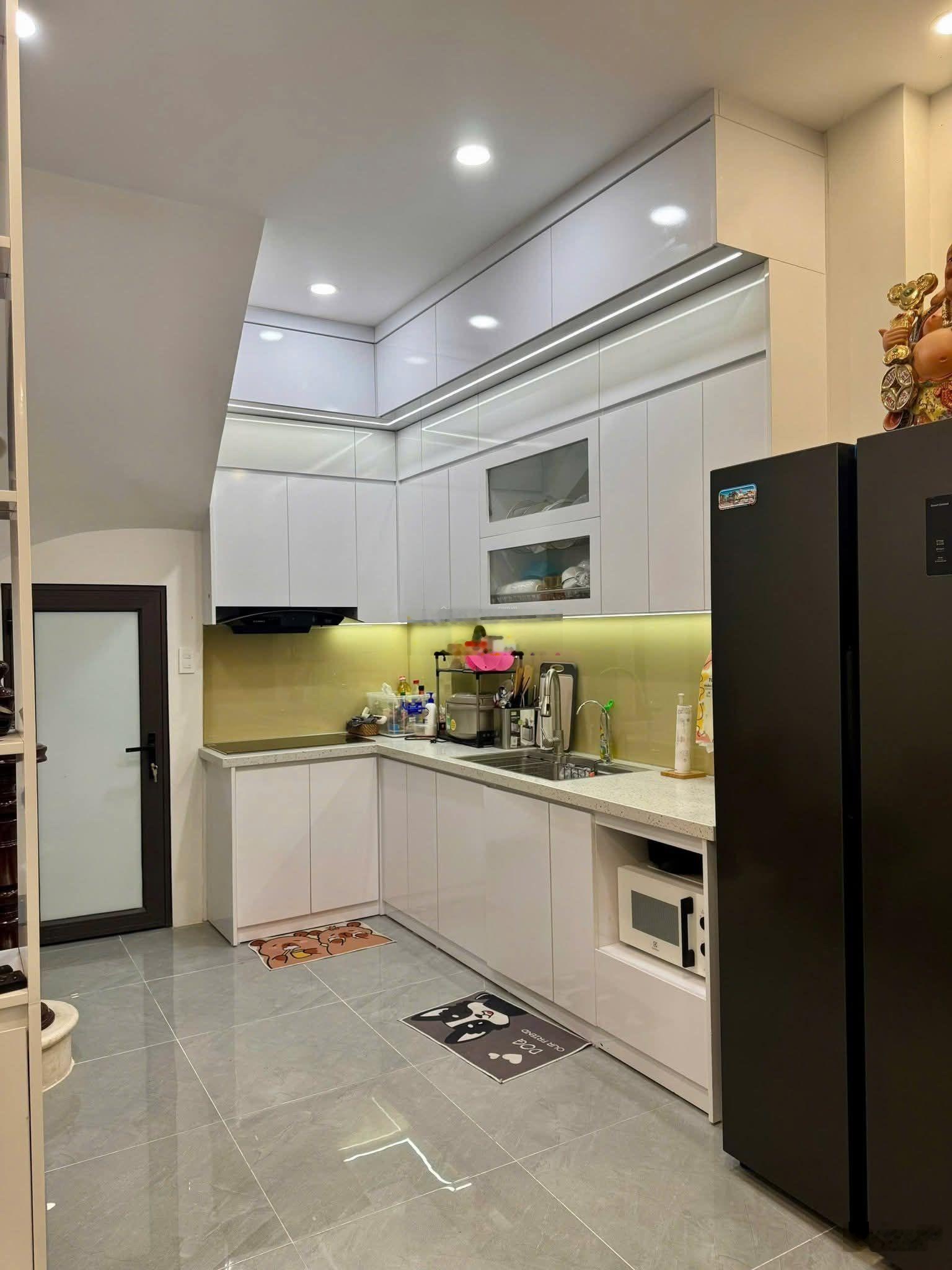 Bán nhà đẹp, 2 tầng tại Đông Thiên, Vĩnh Tuy, Hoàng Mai, giá 3,5 tỷ, dt 33m2, mua bán vi bằng