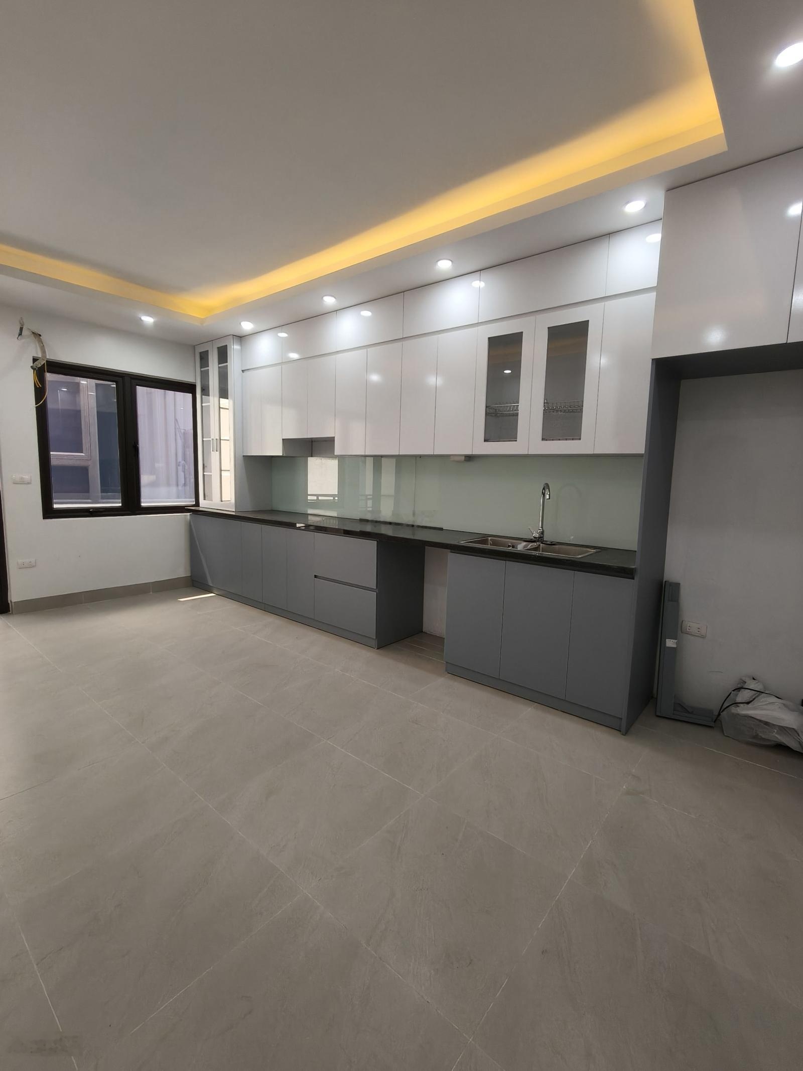 Bán NR tại Cổ Nhuế, 8,6 tỷ, 37m2, 3PN, 4WC, 5T, 3.8m mặt tiền,Thang máy,,mới,gần ô tô.