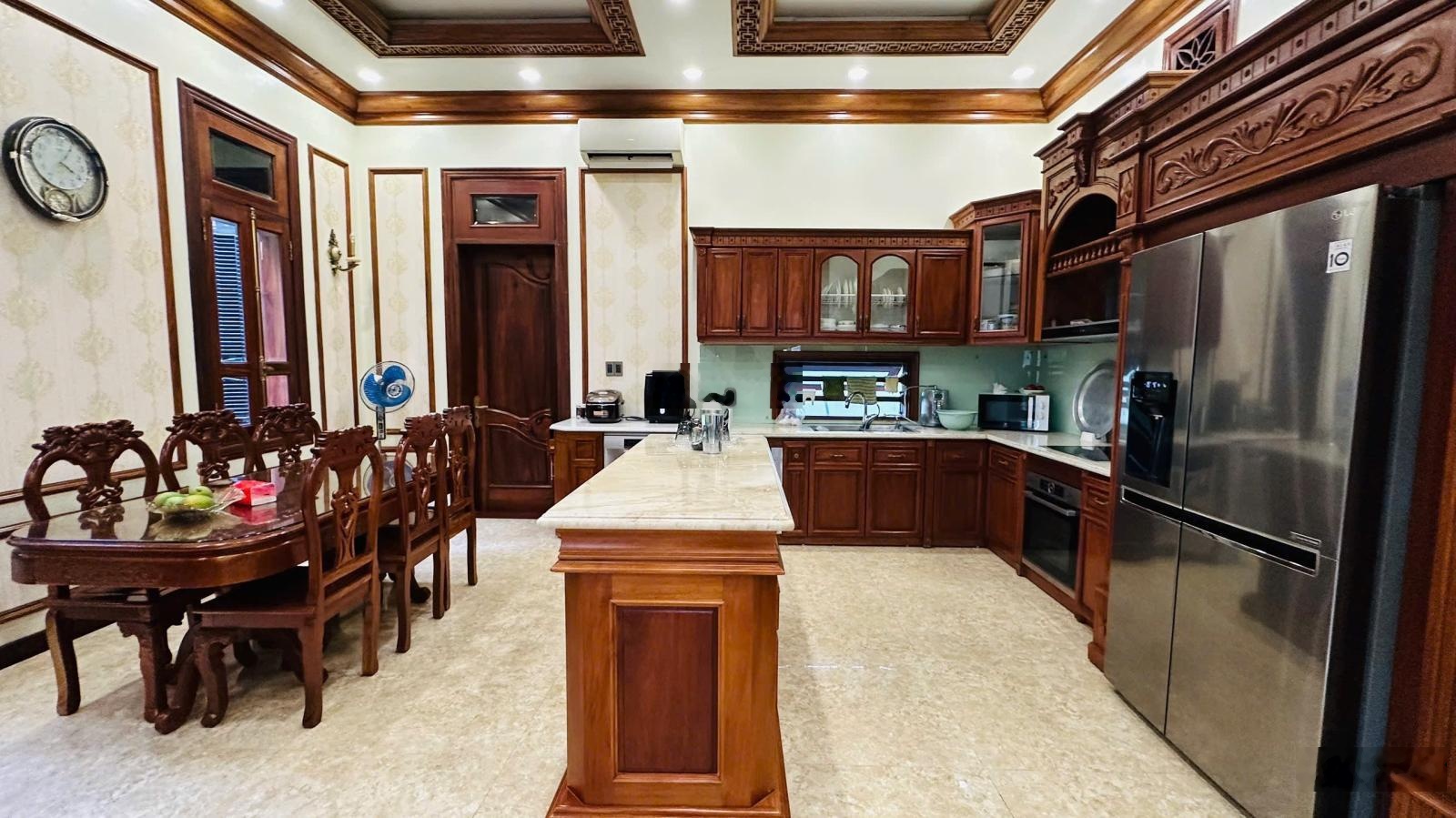 Biệt thự sân vườn tuyến 2 Trần Hoàn, Hải An, 300m2, giá cực tốt chỉ 22,3 tỷ