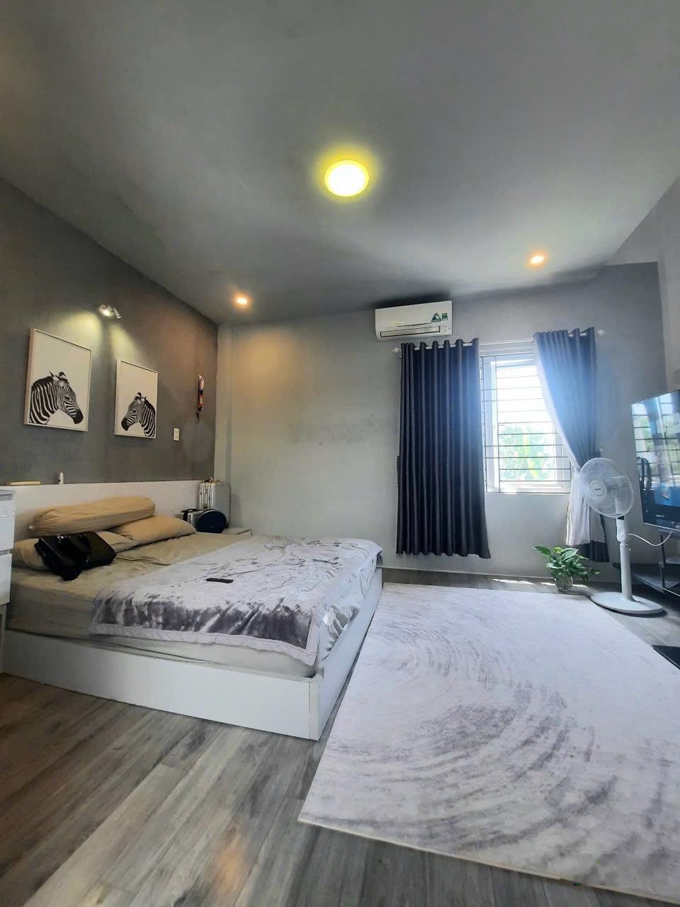 Chủ cần bán nhà lê cảnh tuân sơn trà , đường oto 5m5 .giá 10ty700 cho 118m2 có thể vào ở ngay