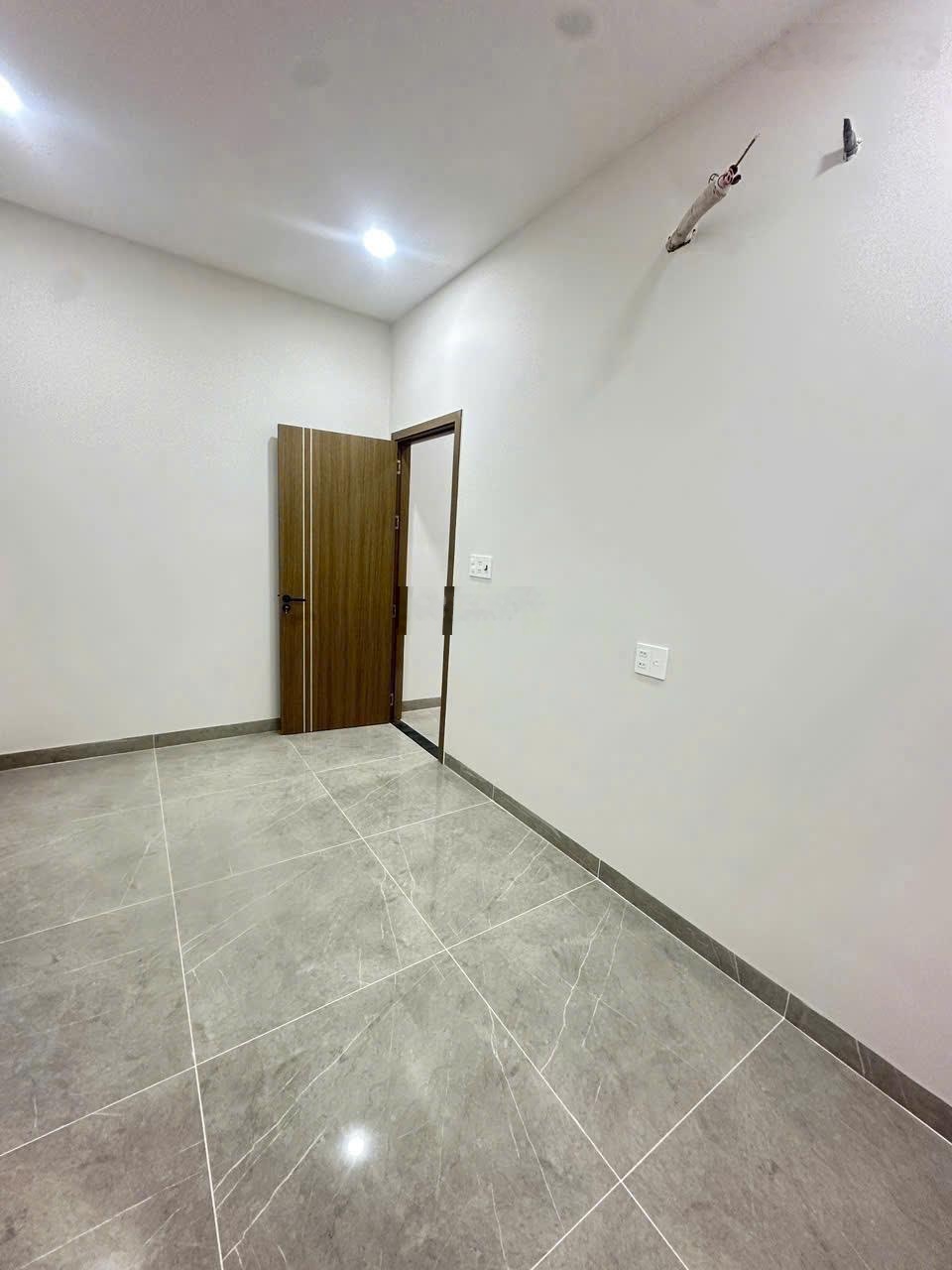 Bán nhà 3 lầu mặt tiền đường số 4, P. Tam Phú, Tp. Thủ Đức, 5.8mx18.5m(107m2) nay là TP. HCM