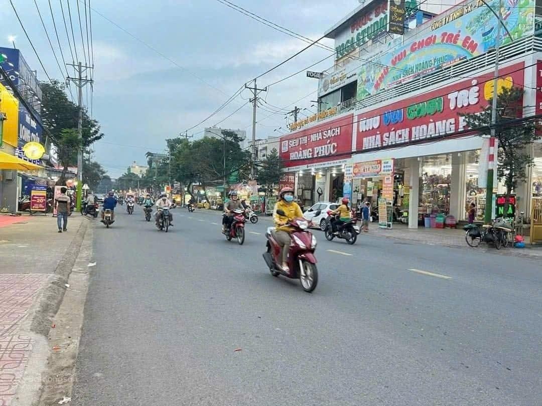 MT nguyễn Trãi DT 555m2 ( ngang 10m) full thổ cư Có nhà đang cho thuê Giá bán 34tỷ9 có tl LH 039830
