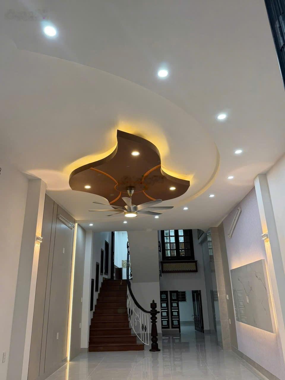 Bán nhà đẹp 5 tầng trung tâm Quận Hải Châu, đường Hải Hồ 6m , giá rất , sổ sẵn trao tay
