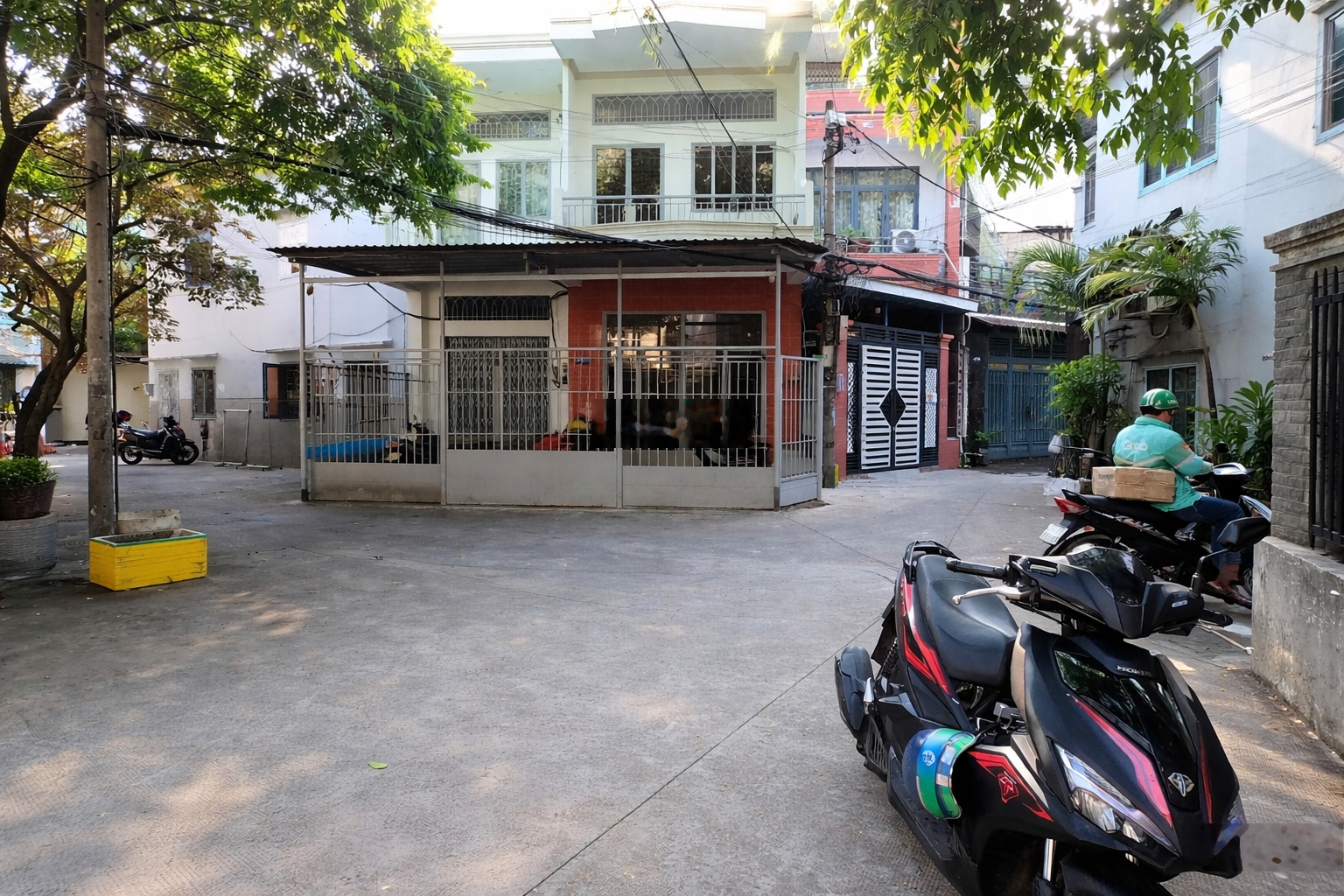 Cho thuê nhà nguyên căn lâu dài Lạc Long Quân, Tân Bình, 105m2, 7 phòng ngủ, giá 27tr/tháng