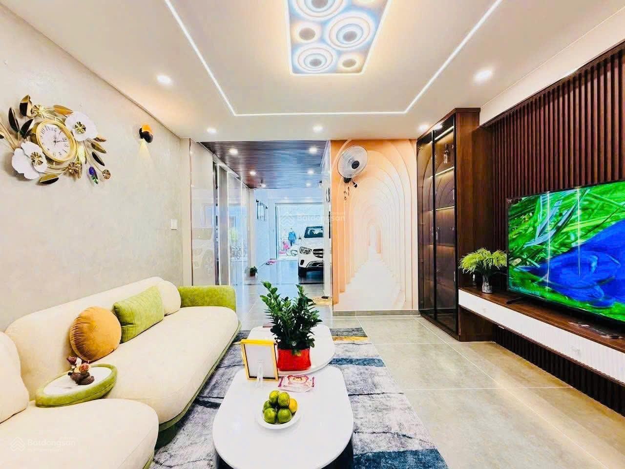 Bán nhà hẻm xe hơi 528 rộng 10m Điện Biên Phủ phường 11 quận 10, DT: 4.5x13m, 3 lầu, giá 12.5 tỷ