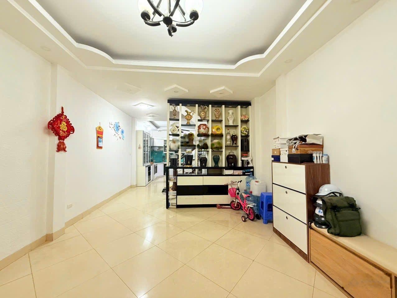 3 bước ra MP, DT 42m2*5 Tầng, MT 4,8m, ô chờ thang máy, dân xây cực đẹp, QH ổn định, 9,6 tỷ