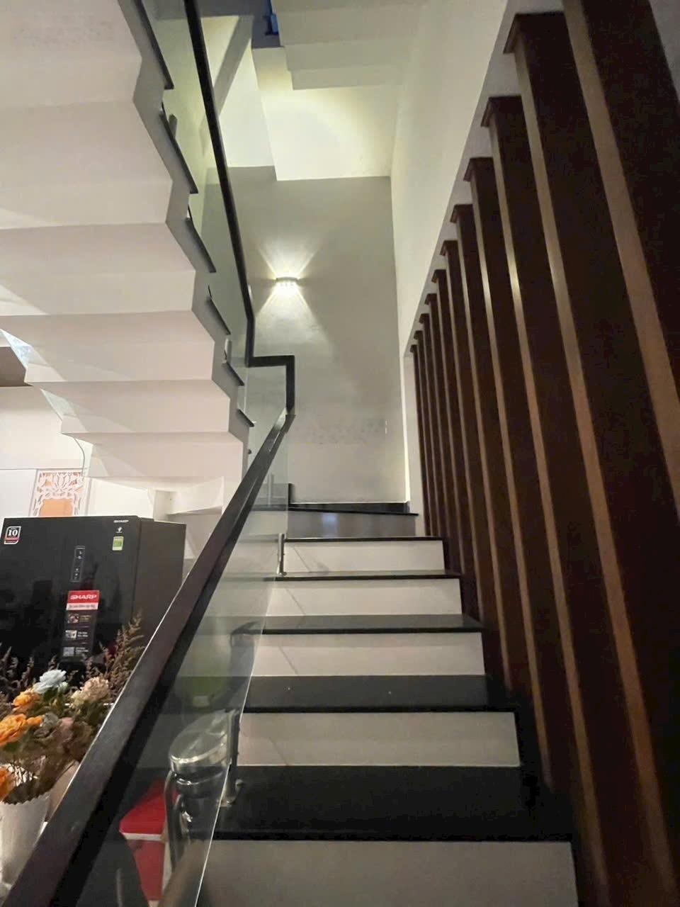 Bán nhà 1 trệt 2 lầu cù lao phố p. hiệp hoà : dt: 4,2x14,8=62m2. giá: 5 tỷ tl