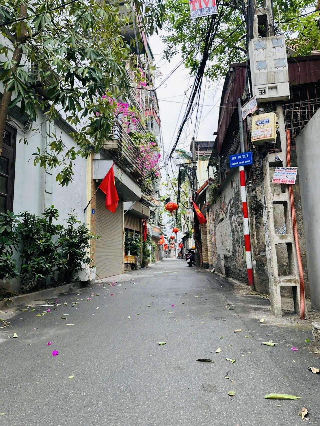 Hoa Hậu Ngọc Thụy Chính chủ bà cô nhờ bán nhà 2 tầng cũ dân xây tại Ngọc Thụy - Bồ Đề. 61m2, mt 5m.