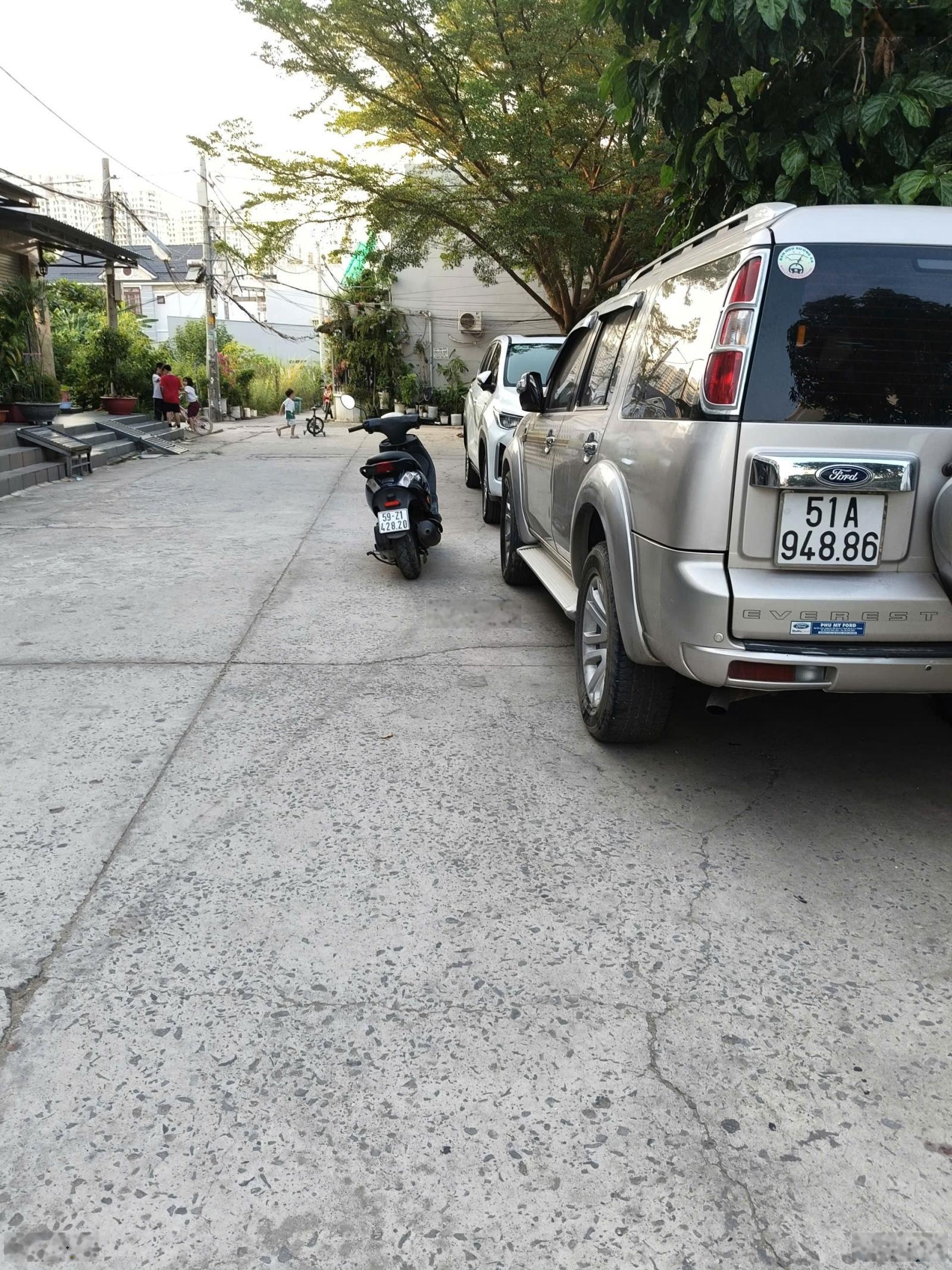 Bán nhà ở ngay 4 tầng lầu đường xe tải 8m tại Huỳnh Tấn Phát Thị trấn Nhà Bè,nhích 6 tỷ, 4PN, 5WC