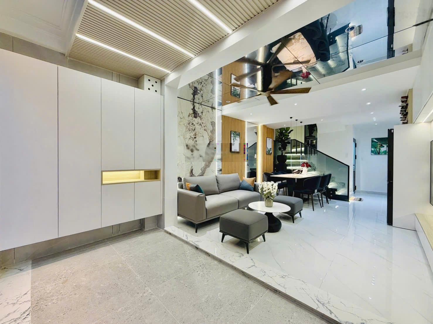 Siêu phẩm luxury 4.05x10m hẻm xe tải thống nhất cách mt chỉ 10m nhà 5 lầu full nội thất xịn sò vip