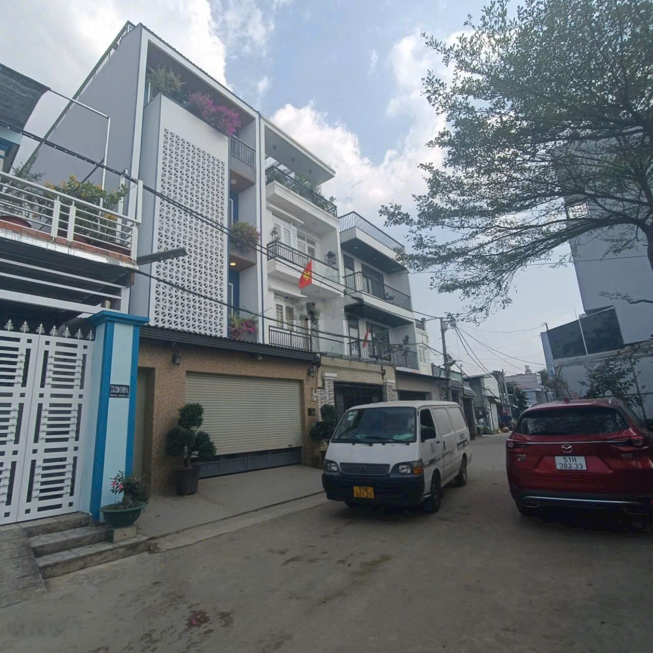 Nhà 3 tầng mới view sông vàm bờ sông an phú đông 9 đường đang làm 5x 20m 4pn giá rẻ 8.5 tỷ bán