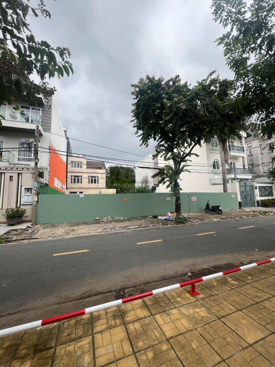 Bán lô đất 20x20m, 400m, View Sông KDC Trung Sơn kế HimLam, Quận 7