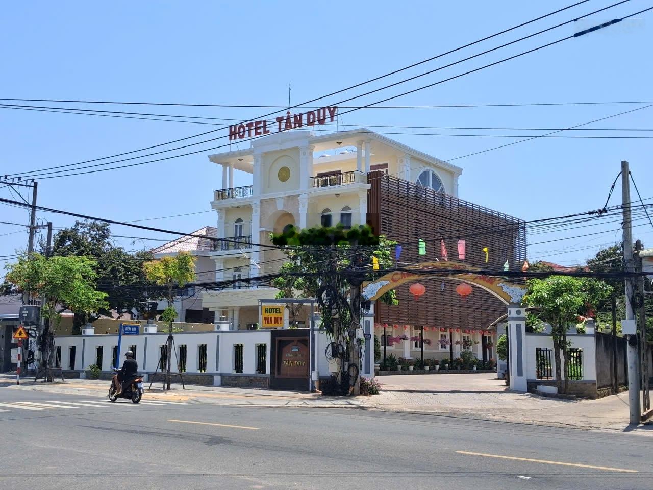 Cho thuê ks 29 phòng mt đường 27/04 - xã hồ tràm - tp hồ chí minh - bãi xe 45 chỗ - chỉ 80tr/tháng