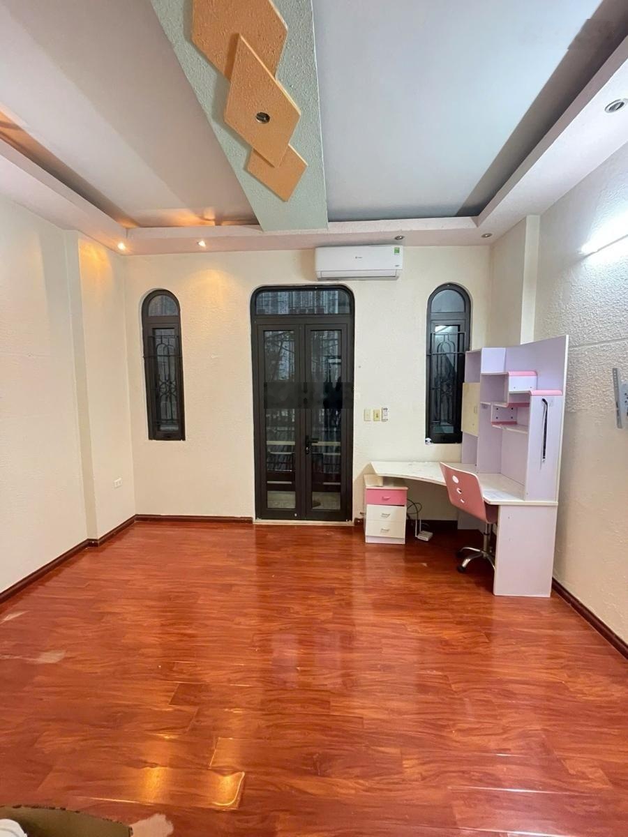 ĐẦU TƯ - bán nhà Giang Văn Minh 51m2*5T, MT5m, ô tô đỗ cổng, cách phố 2 nhà, ngõ đẹp, hiếm, 12.5 tỷ
