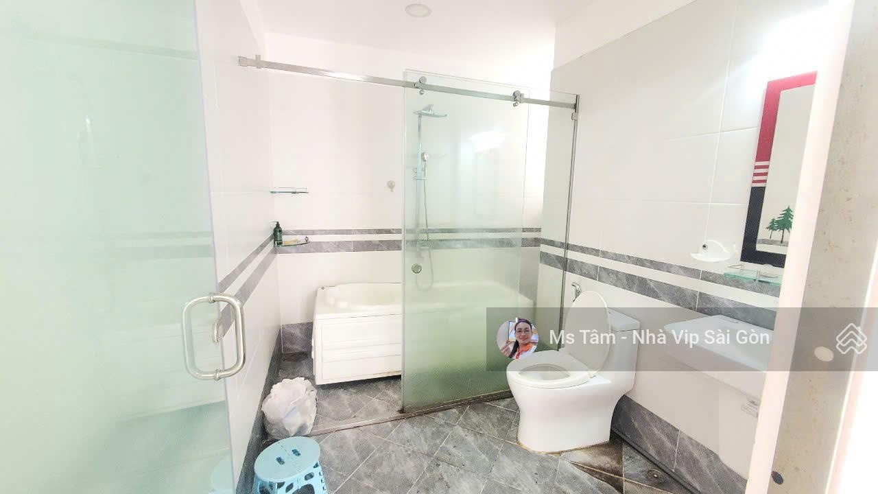 Bán nhà mặt tiền Quận 1 giá chỉ 11,8 tỷ-4 tầng tiện ở kết hợp KD-sầm uất giáp Phán Xích Long