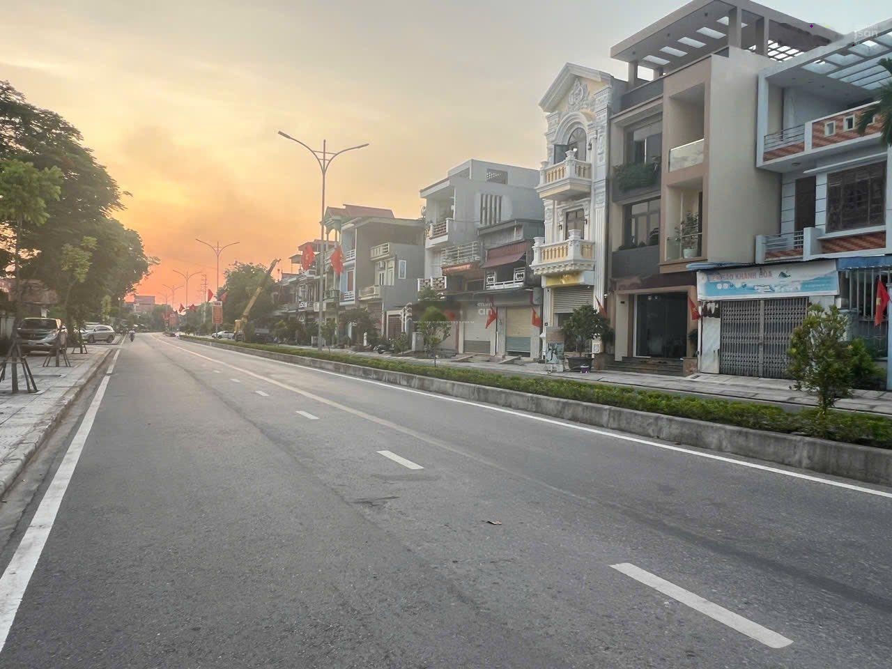 Cần tiền bán cả nhà và đất tại đường Trần Nhân Tông, Phường Quảng Yên, tỉnh Quảng Ninh